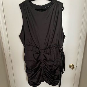 I’m selling the Boohoo little black dress!!